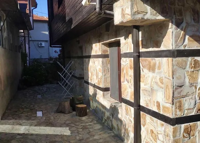 Къщата С Разкопките - The House With The Excavations